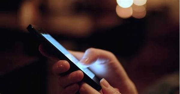 Kebiasaan Buruk Saat Menggunakan Smartphone